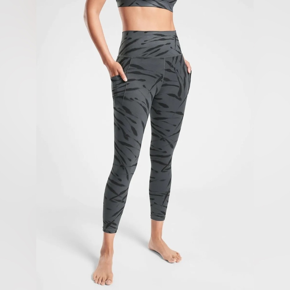 ATHLETA Salutation Stash Pocket Tight